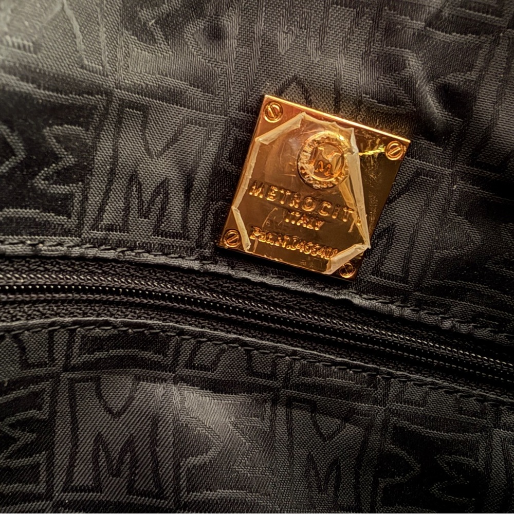 Authentic MetroCity quilted handbag - Picture 11 of 12